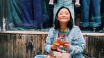 Momen Kuliner Seru Lana Condor yang Suka Mie dan Burger!