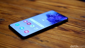 Mengusung layar Dynamic AMOLED 2x berukuran 6,7 inch dengan resolusi QHD+. Foto: Adi Fida Rahman/detikINET