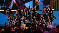 JKT48 nampak manis (kawaii dalam bahasa Jepang) saat menghibur di acara Korean Wave in Love, Jumat (21/2/2020). (Hanif/detikcom)
