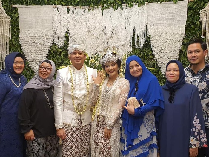 Tiwi Eks 2 Menikah Lagi