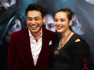 Muach! Rob Clinton Kardinal Pamer Ciuman dengan Chelsea Islan