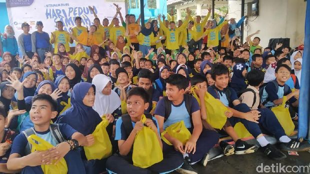 Serunya Siswa SD Buat Ecobrick Bersama CT ARSA Foundation di HPSN