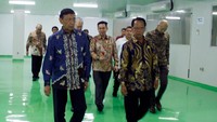 Ketua Dewan Pertimbangan Presiden (Wantimpres), Jenderal (Purn.) Wiranto yang meresmikan gudang tersebut. Gedung cold storage itu merupakan bagian dari usaha untuk mengembangkan industri perikanan Indonesia. Foto: dok. Cahaya Bahari