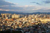 Daegu dikelilingi pegunungan. 