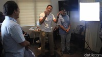 Tim RSK memilih untukmemberdayakan masyarakat lewat industri film. menueut Sandi setiap aspek kehidupan merupakan peluang usaha.