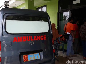 Jasad Siswa SMPN 1 Turi Dievakuasi ke Puskesmas untuk Identifikasi