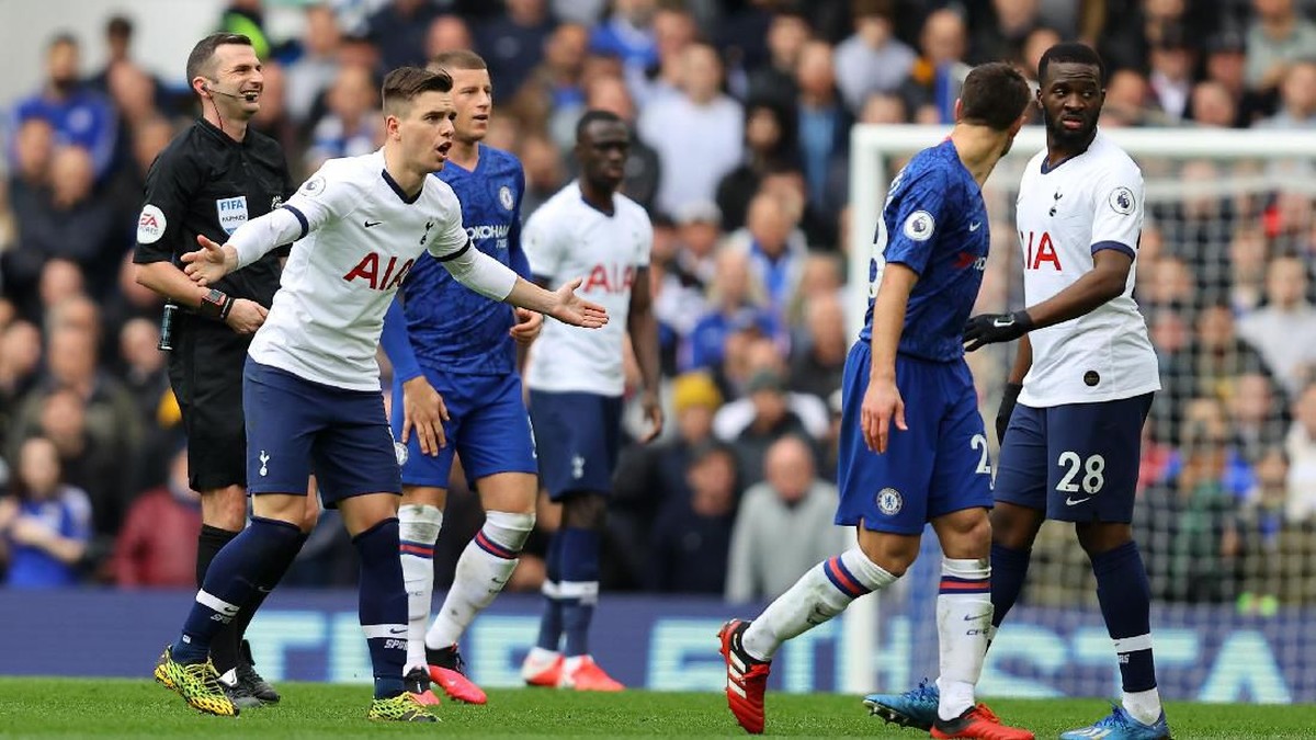Manajer Chelsea Frank Lampard meyakini tekel Giovani Lo Celso kepada Cesar Azpilicueta layak dikartu merah. (Foto: Julian Finney / Getty Images)