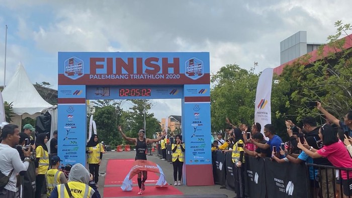 Jauhari Johan juara Palembang Triathlon