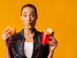 7 Kesalahan Berpuasa yang Justru Bikin Berat Badan Naik