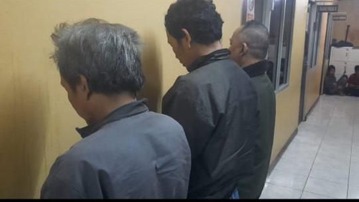 Opang ditangkap polisi karena pasang tarif selangit