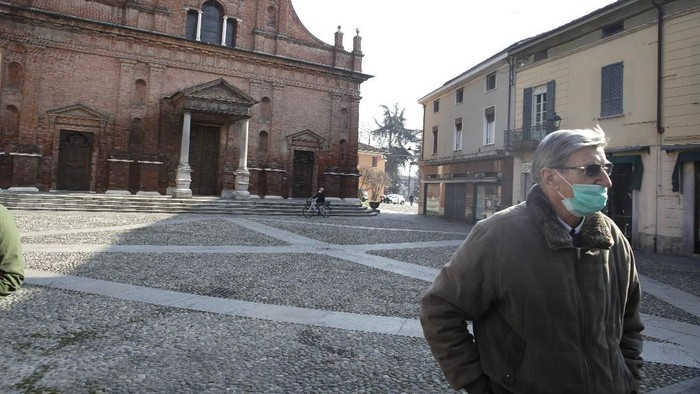 Penampakan Italia bak Kota Mati Akibat Corona Otoritas di Italia utara memerintahkan penutupan sekolah-sekolah, bar dan tempat-tempat publik lainnya di 10 kota akibat virus corona.