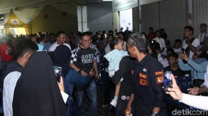 Bakal Calon Wali Kota Makassar Syamsu Rizal atau akrab disapa Deng Ical mengumpulkan jaringan komunitas relawannya untuk Pilwalkot Makassar 2020 (Dok. Istimewa)