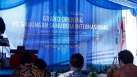 Sebagai negara maritim terbesar di Asia Tenggara, potensi perikanan Indonesia sangatlah besar. Potensi itu, jika dimanfaatkan dengan baik, tidak hanya akan membuat industri perikanan maju, tapi juga akan membuat ekonomi nelayan terangkat. Berdiri pada tahun 2014, Cahaya Bahari Corporation kini mampu mengekspor minimal 500  ton ikan tiap bulannya. Jumlah eskpor itu tidak berkurang meski awal tahun 2020 ini dunia dihantui krisis akibat virus korona. Foto: dok. Cahaya Bahari