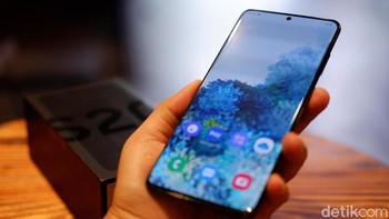 Kapasitas baterainya 4.500 mAh. Foto: Adi Fida Rahman/detikINET