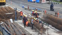 Proses pengerjaan dilakukan sejak pagi hingga sore hari.