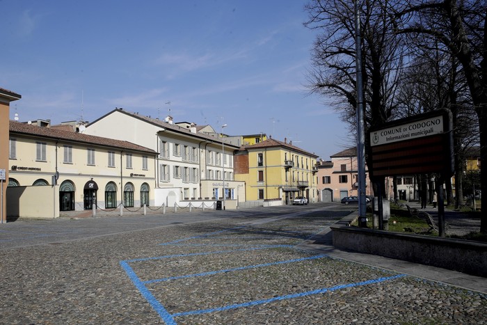 Penampakan Italia bak Kota Mati Akibat Corona Otoritas di Italia utara memerintahkan penutupan sekolah-sekolah, bar dan tempat-tempat publik lainnya di 10 kota akibat virus corona.