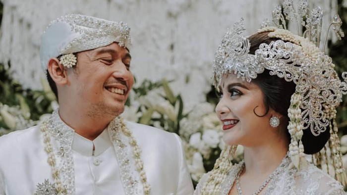 Tiwi Eks 2 Menikah Lagi