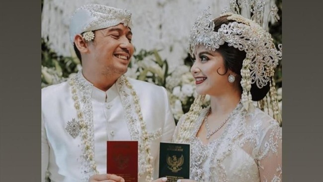 Ashraf Sinclair Meninggal hingga Pernikahan Tiwi eks T2