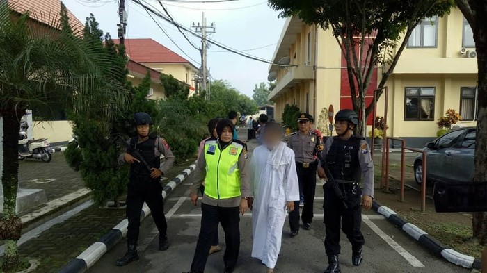 ustaz bawa lari keponakan