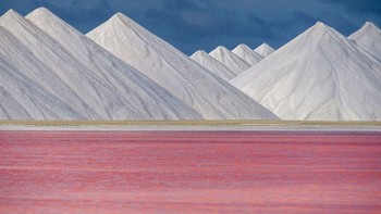 Juara kedua di kategori International Landscape Photograph of the Year dipegang oleh Sander Grefte dari Belanda. Karyanya menampilkan pegunungan garam di teritori Dutch Caribbean. Foto: Sander Grefte/International Landscape Photographer of the Year