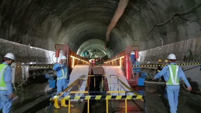Menhub Tinjau Proyek Kereta Cepat JKT-BDG
