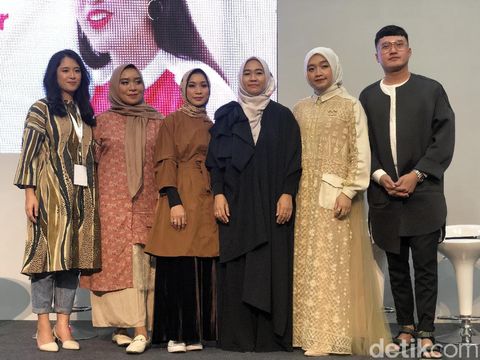 Barli Asmara Hingga ETU Rilis Busana Terinspirasi Bunga di MUFFEST 2020
