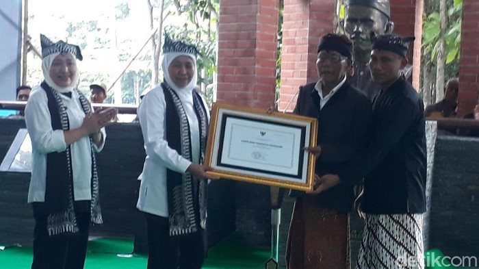 gubernur khofifah ke komunitas samin