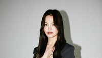 Banyak yang terpukau dengan kecantikan dan pesona aktris berusia 38 tahun itu. Bottega Veneta/Jacopo M. Raule/Getty Images