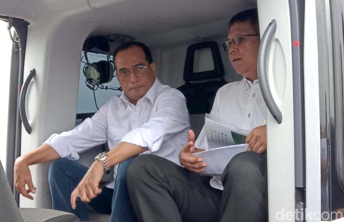 Menteri Perhubungan Budi Karya Sumadi hari ini meninjau proyek Kereta Cepat Jakarta-Bandung (KCJB). Seperti apa penampakan terkininya?