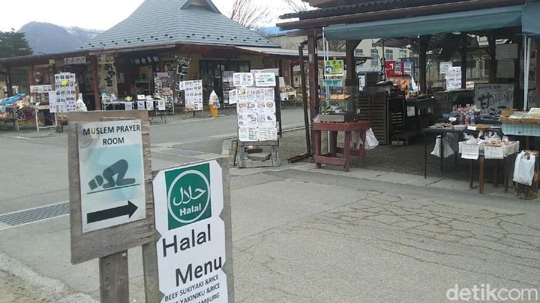 Saiko Iyashino Sato Nenba Desa wisata di kaki Gunung Fuji.