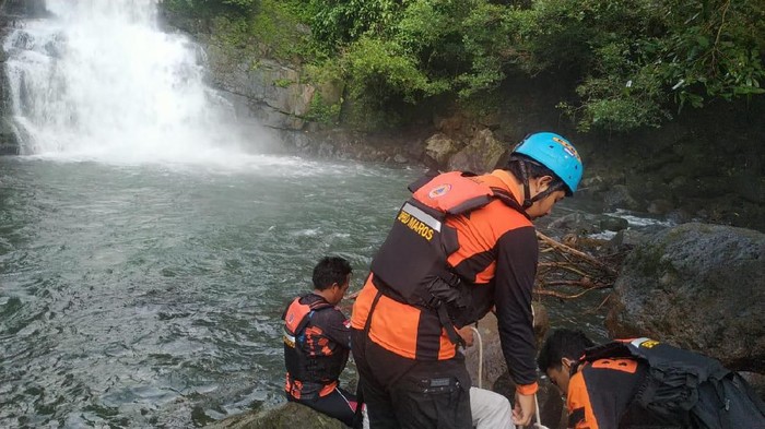 Pencarian Mahasiswi Unimerz yang Terbawa Arus