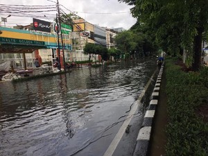 Saat Banjir Jakarta Halangi Sidang Gugatan Banjir