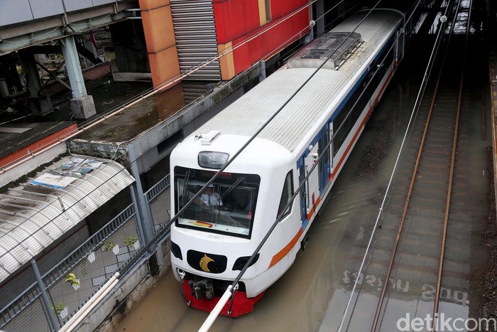 Jakarta Banjir Lagi Stasiun Sudirman Terendam