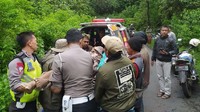Para korban kemudian dibawa ke Puskesmas Licin dan dirujuk ke RSUD Blambangan.