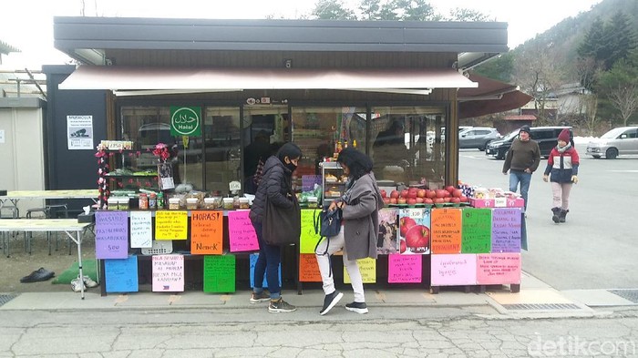Saiko Iyashino Sato Nenba Desa wisata di kaki Gunung Fuji.