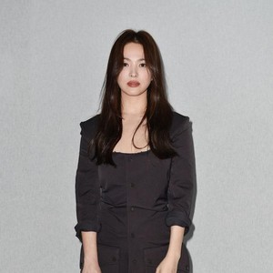 Foto: Cantiknya Song Hye Kyo Serba Hitam di Milan Fashion Week Foto: Cantiknya Song Hye Kyo Serba Hitam di Milan Fashion Week