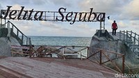 Pantai Jelita Sejuba di bagian utara dari kota Ranai Ibu Kota Natuna.