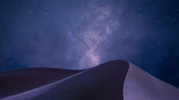 Peringkat ketiga dipegang oleh Peter Adam Hoszang dari Hungaria. Karya terpilihnya menampilkan gurun pasir Sharqiya di Oman. Foto: Peter Adam Hoszang/International Landscape Photographer of the Year