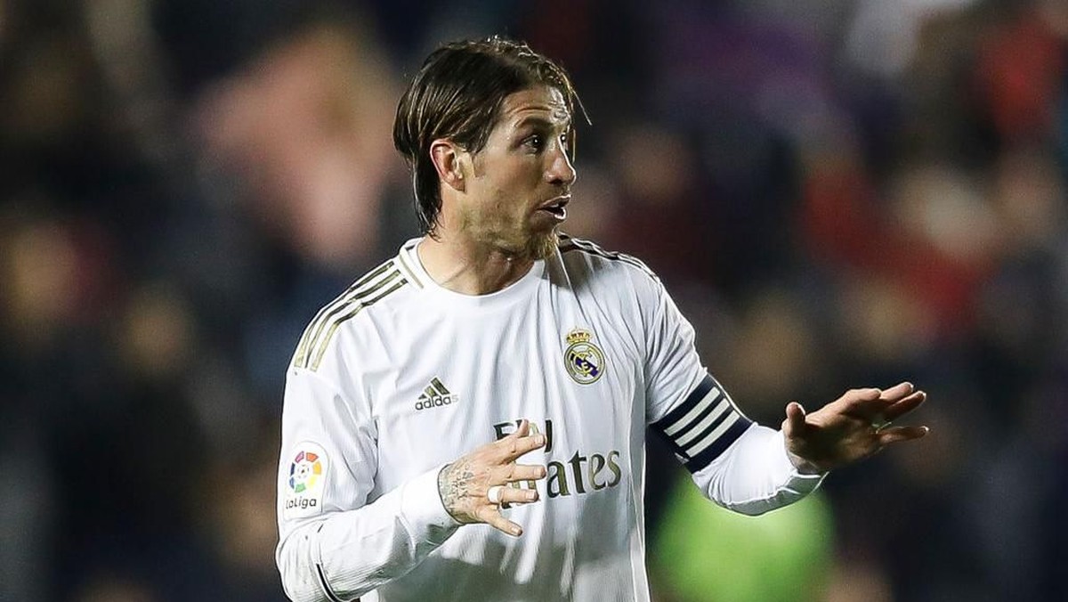 Pemain Real Madrid, Sergio Ramos, tak sabar melawan Manchester City dan Barcelona. (Foto: Getty Images/Eric Alonso)