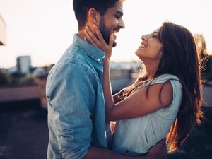 5 Zodiak yang Paling Jago Ciuman
