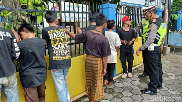 Polisi Pekalongan Razia 70 Anjal yang Sering Hadang Truk di Pantura