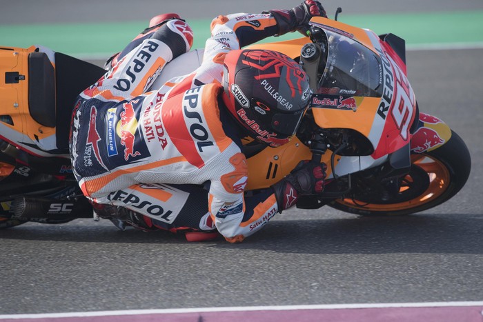 DOHA, QATAR - FEBRUARY 22: Marc Marquez of Spain and Repsol Honda Team  rounds the bend during the MotoGP Tests at Losail Circuit on February 22, 2020 in Doha, Qatar. (Photo by Mirco Lazzari gp/Getty Images)