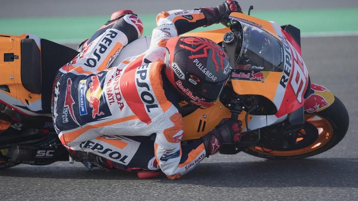 DOHA, QATAR - FEBRUARY 22: Marc Marquez of Spain and Repsol Honda Team  rounds the bend during the MotoGP Tests at Losail Circuit on February 22, 2020 in Doha, Qatar. (Photo by Mirco Lazzari gp/Getty Images)