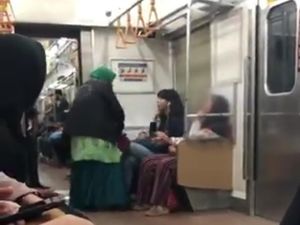 Viral Ibu-ibu Jambak Perempuan di KRL, Berikut Tips Mengontrol Emosi