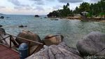 Menikmati Akhir Pekan di Pantai Natuna