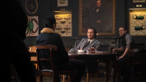 Henry Golding Dimusuhi Matthew McCounaghey di Syuting 'The Gentlemen'