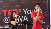 Di sela-sela acara selama jeda istirahat, para siswa SWA juga menampilkan kemampuan mereka untuk menampilkan kolaborasi musik dan kesenian. BNR/Dok. SWA.