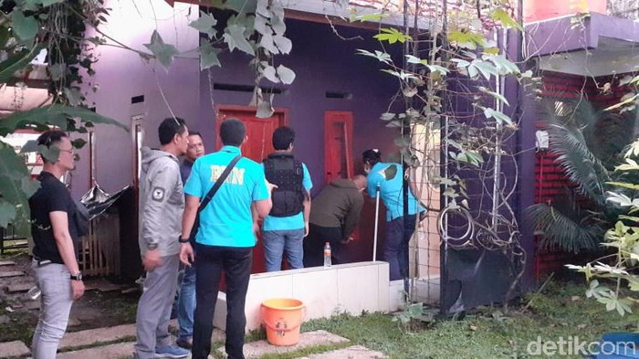 Penggerebekan pabrik narkoba di Bandung
