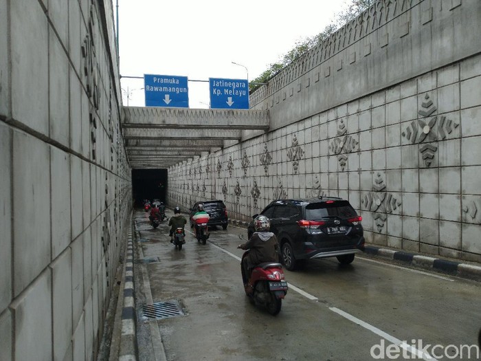 Kondisi Underpass Matraman, Minggu (23/2)