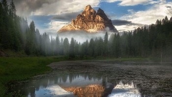 Foto Danau Antorno di Italia tangkapan Miller Yao ini menjadi salah satu karya yang masuk daftar 101 teratas. Foto: Miller Yao/International Landscape Photographer of the Year